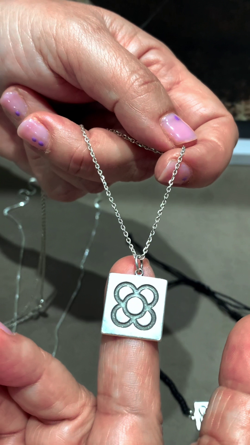 Panot de Barcelona: El Símbolo de la Ciudad Condal Hecho Joya en Plata 925