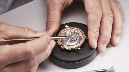 Cambio de pila y mantenimiento de relojes en Barcelona: Cuida tu Baume & Mercier