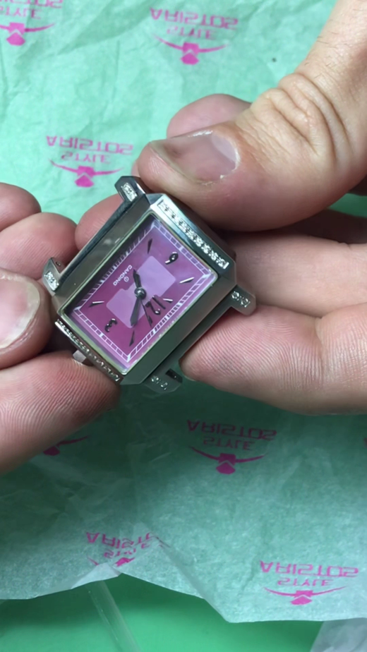 Cómo revivir tu reloj de acero: El arte del mantenimiento en el corazón de Barcelona