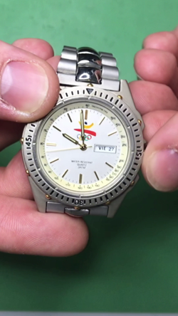 El valor de los detalles: Reparando una edición especial con sello Olímpico