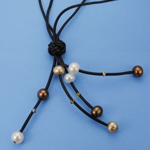 Perlenleder-Halsband mit Diamanten im Brillantschliff 1550