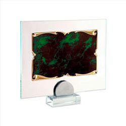 Placa Homenaje Cristal-Aluminio 22x17cm P-2268/3C Pergamino Dorado Centro Verde C/Pie