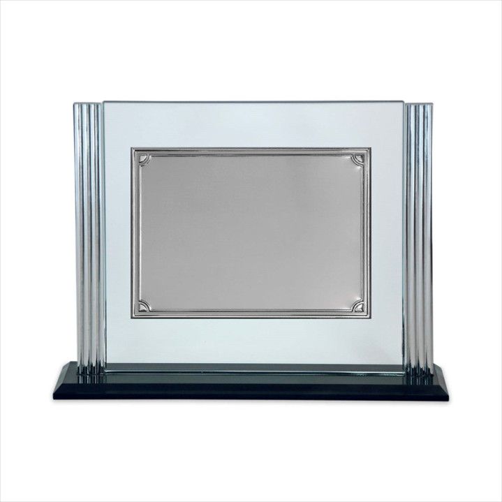 Placa Homenaje Cristal-Aluminio 27x20cm P-2258/2C Bordes Laterales Adornados C/Base Negra