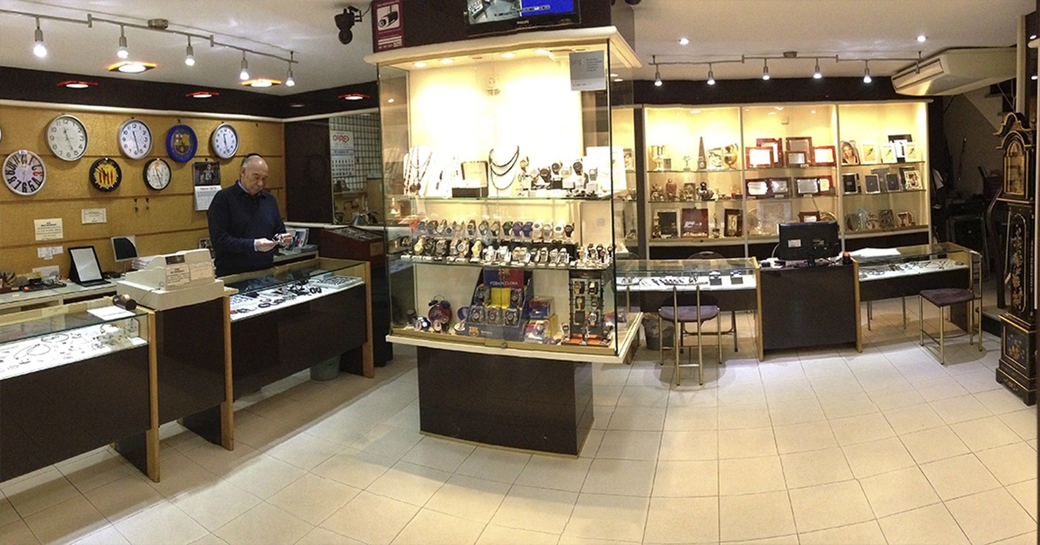 Siempre a su servicio en Barcelona, Venta, taller y showroom